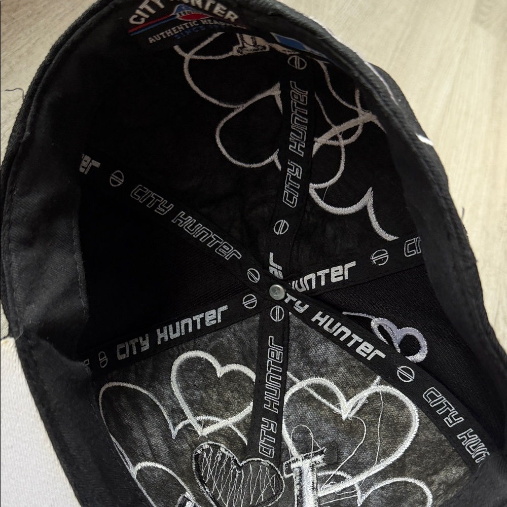 Black and Pink Heart Embroidered Cap - Picture 5 of 10